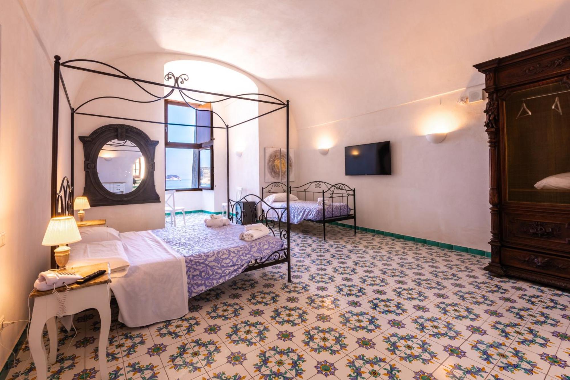 Hotel Torre Dei Borboni Ponza Extérieur photo