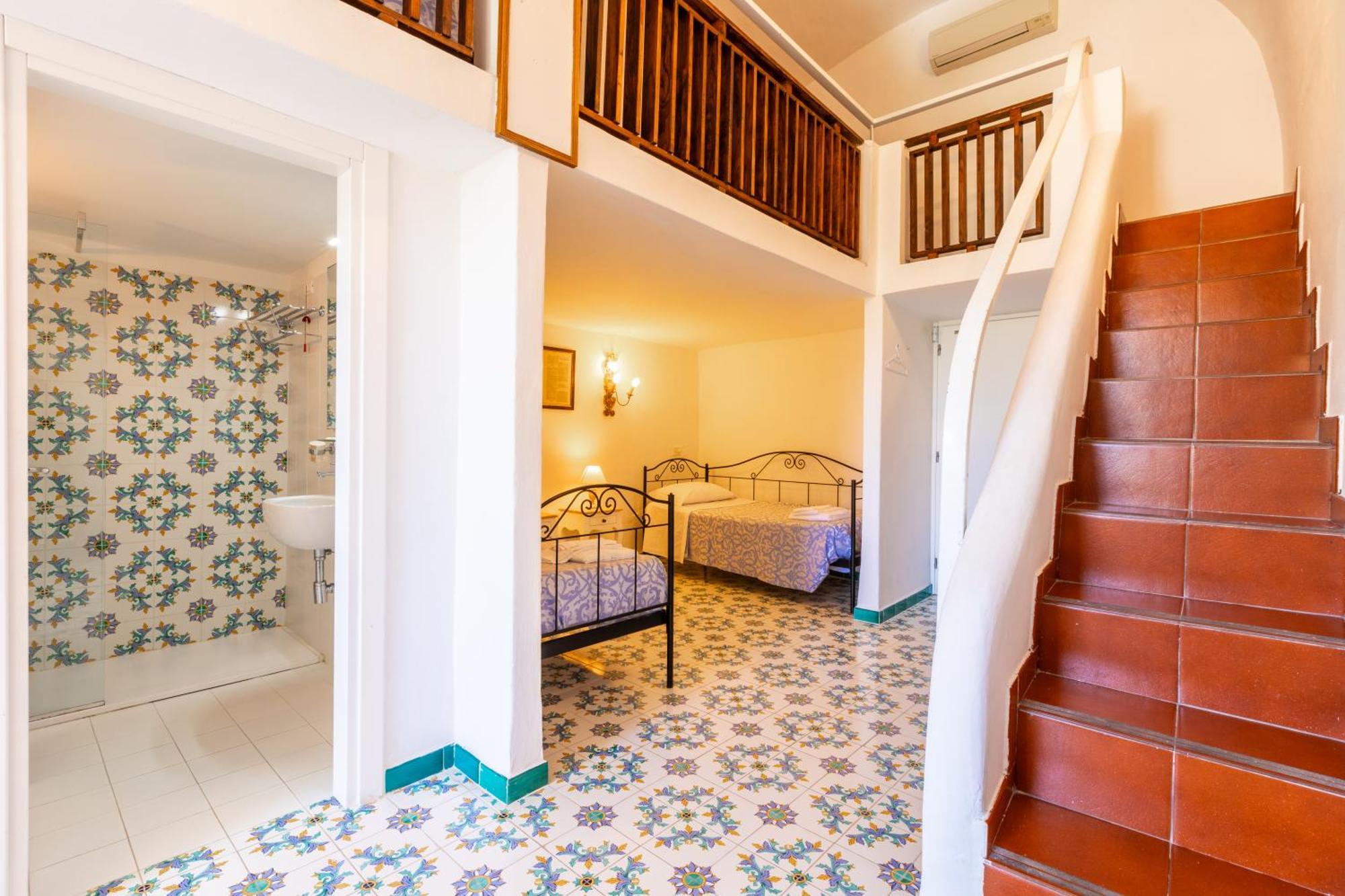 Hotel Torre Dei Borboni Ponza Extérieur photo